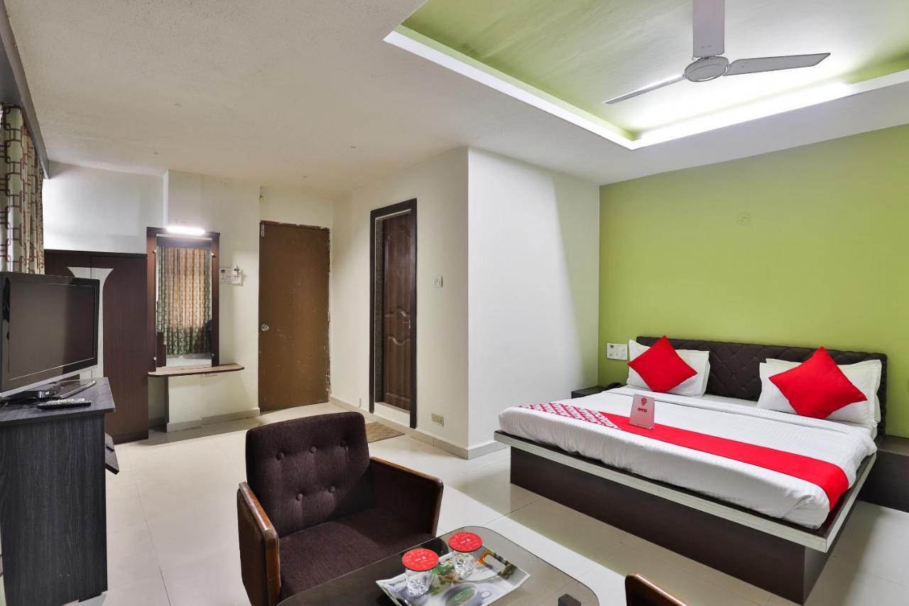 Oyo 19637 Hotel Mansi Sherotene Vapi Bagian luar foto