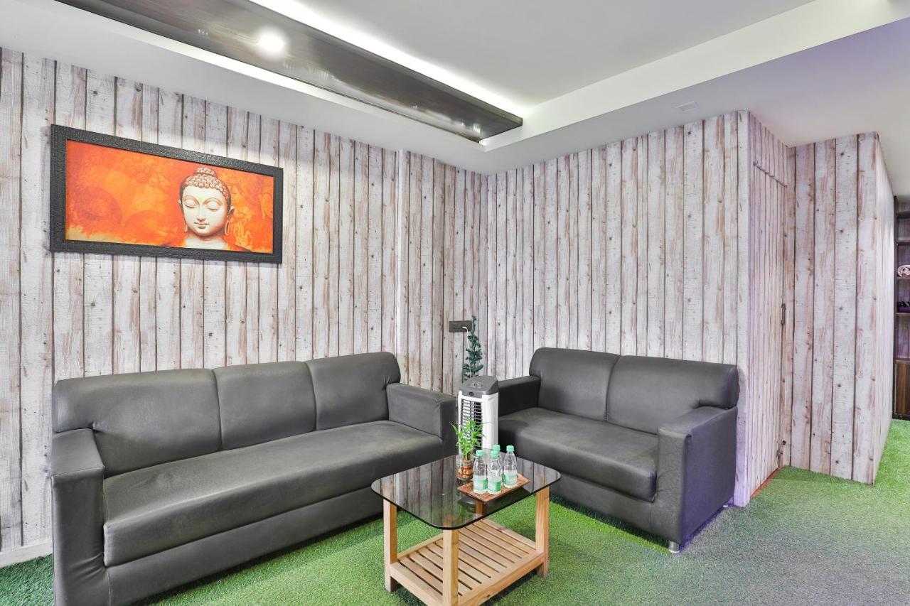 Oyo 19637 Hotel Mansi Sherotene Vapi Bagian luar foto