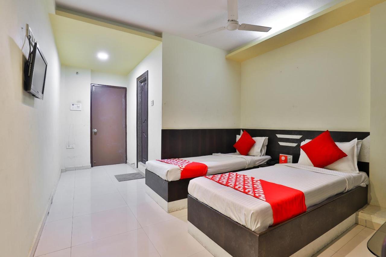 Oyo 19637 Hotel Mansi Sherotene Vapi Bagian luar foto