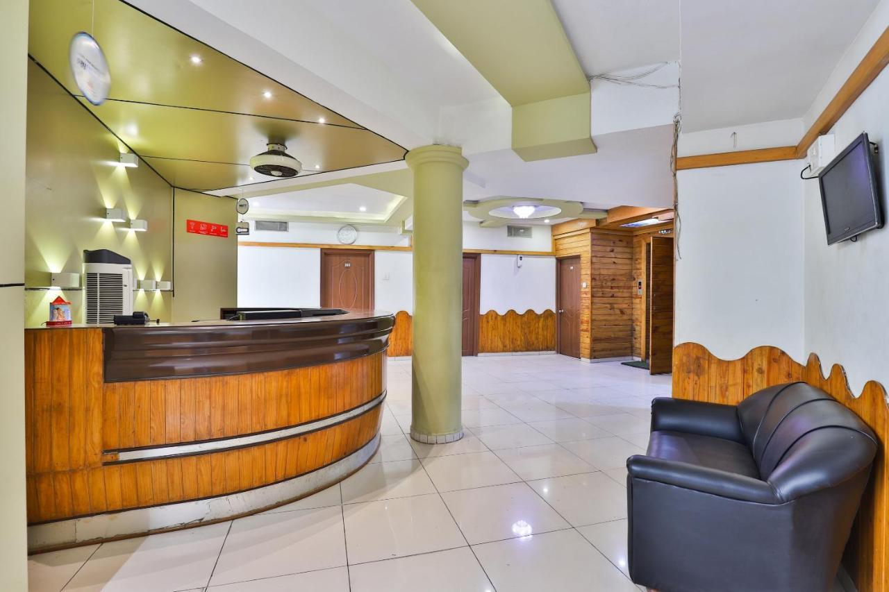 Oyo 19637 Hotel Mansi Sherotene Vapi Bagian luar foto