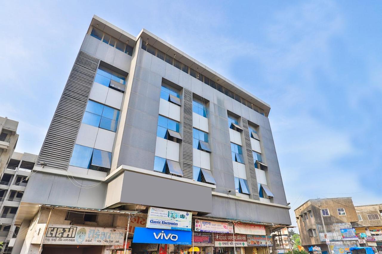 Oyo 19637 Hotel Mansi Sherotene Vapi Bagian luar foto