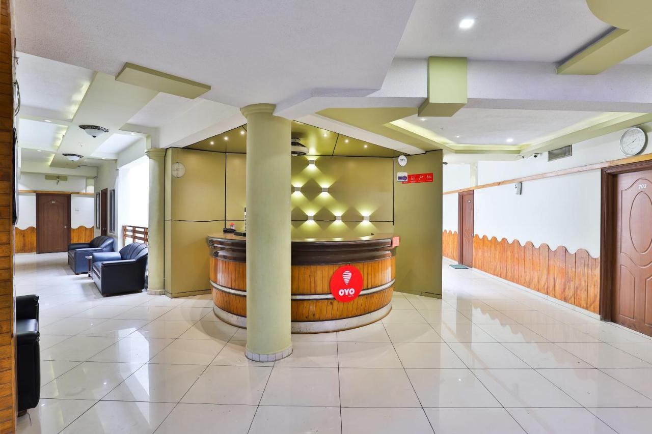 Oyo 19637 Hotel Mansi Sherotene Vapi Bagian luar foto