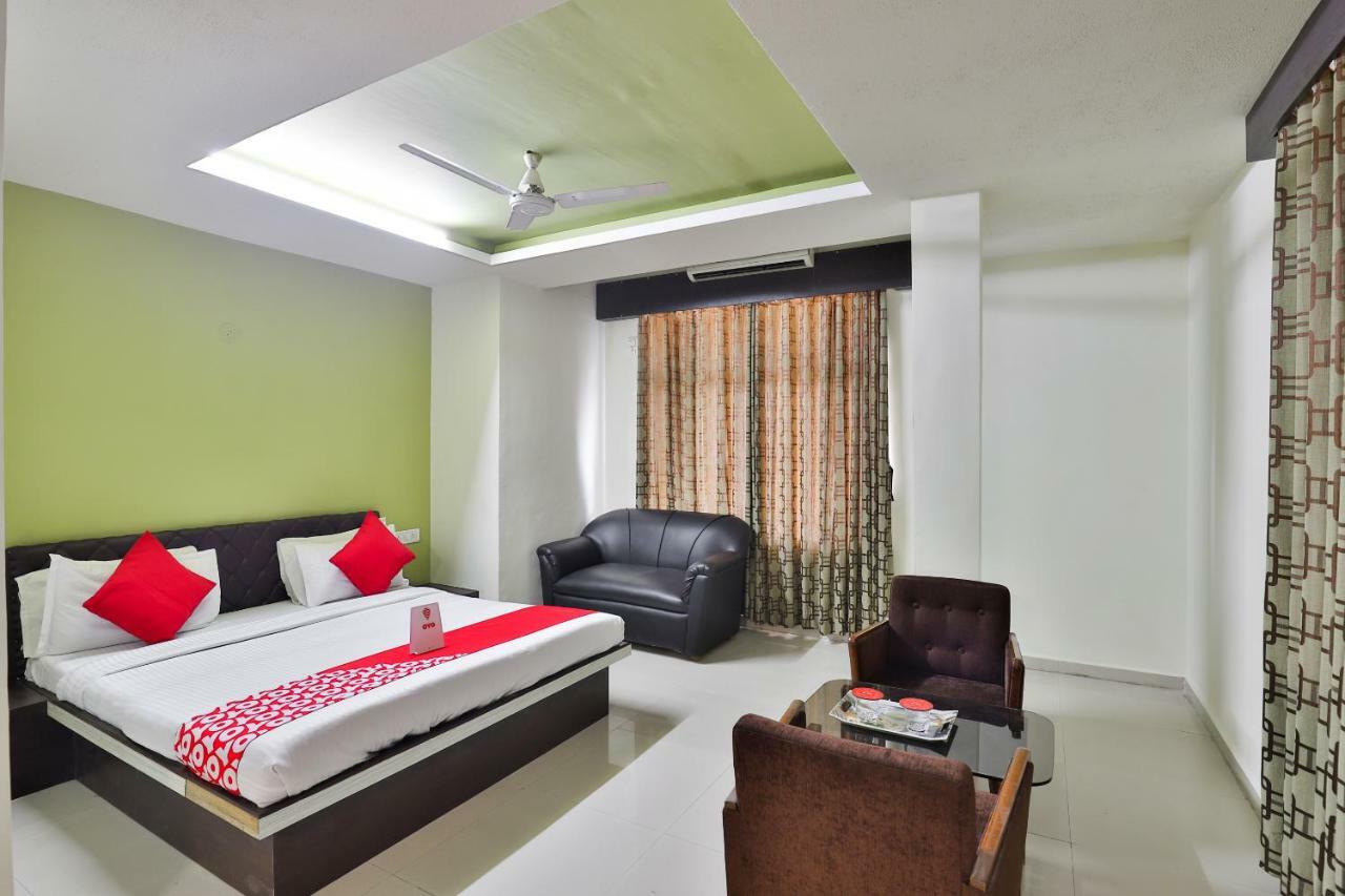 Oyo 19637 Hotel Mansi Sherotene Vapi Bagian luar foto